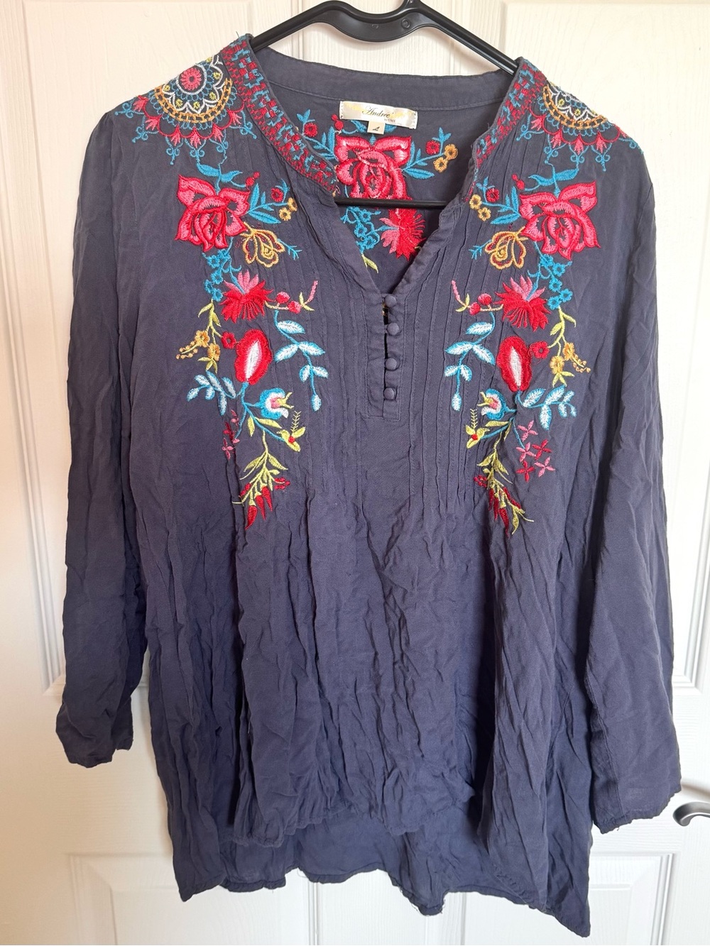 Andree Floral Colorful Embroidered Gray Long-Sleeve V-Neck Tunic Top Large